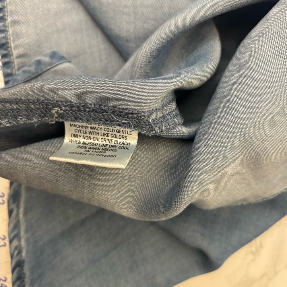 Style & Co Blue Chambray Top Women's S Button Down Sleeveless Cold Shoulder - Picture 5 of 5